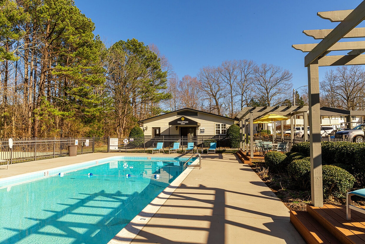 Swimming pool and sundeck - Hampton Creek