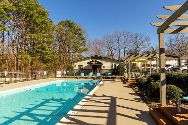 Piscina y solárium - Hampton Creek
