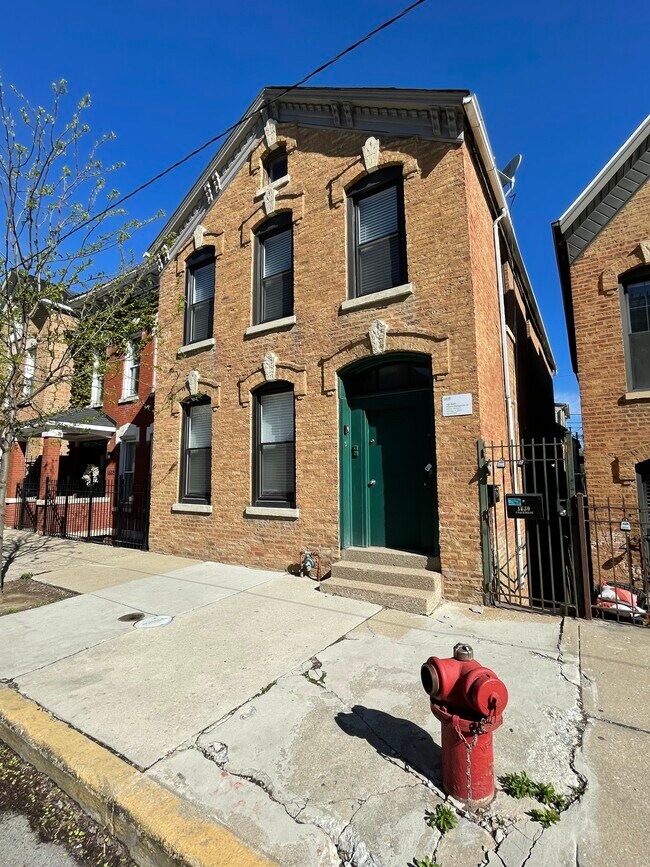 Building Photo - 1630 W Pierce Ave