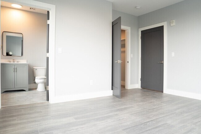 *Las imágenes son muestras representativas de la unidad anunciada. En algunos casos, las unidades reales que visita... - 380 Western Ave