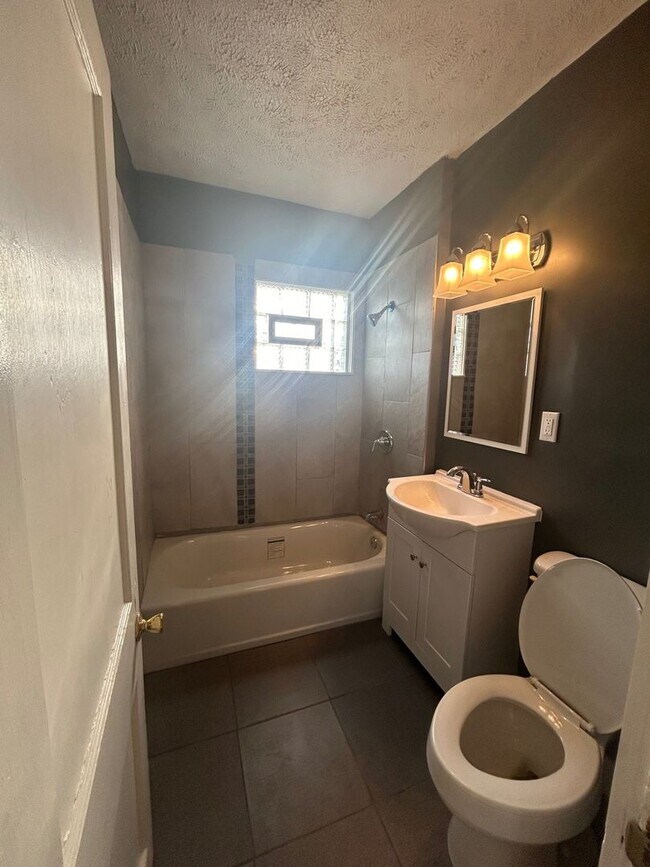 Foto del edificio - 13706 Eaglesmere Ave
