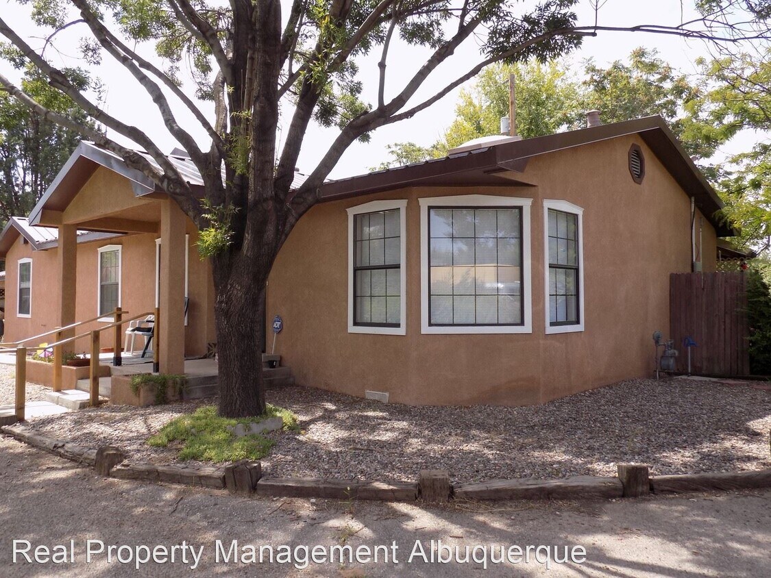 4 br, 2 bath House 442 Bledsoe Rd NW House Rental in Los Ranchos de