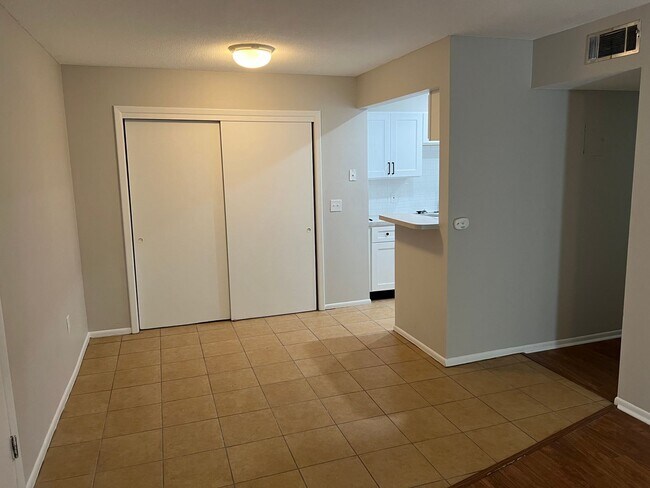 Foto del edificio - Updated 1BR across from UF Health Shands - FREE PARKING!