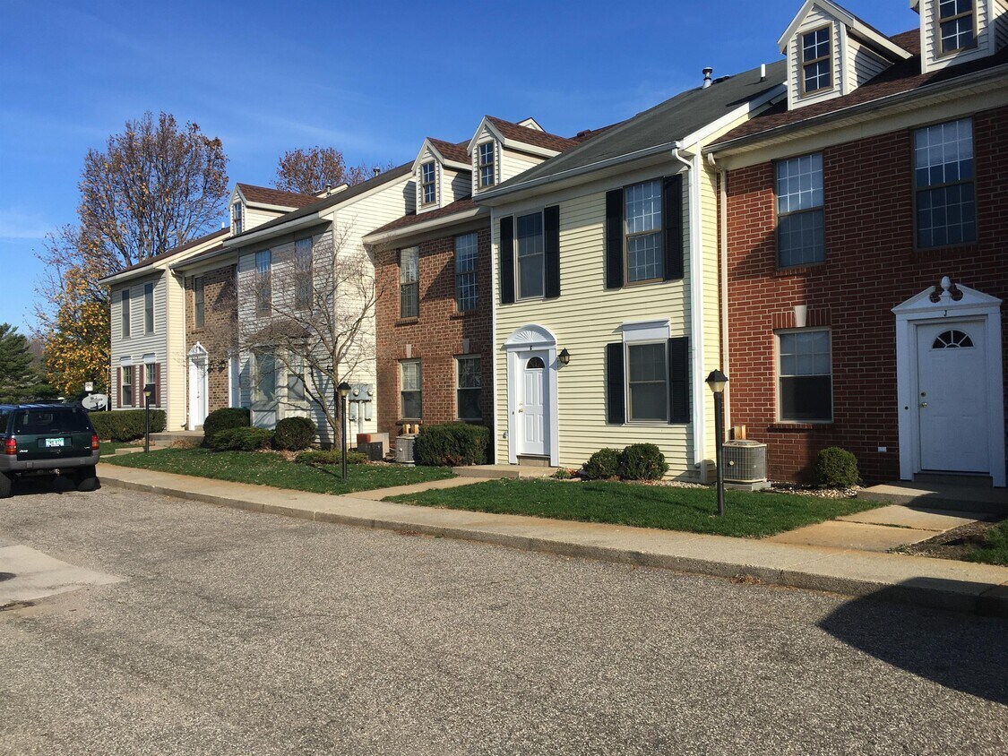 2852 Green Meadow Dr, Township, MI 49428 Townhome Rentals