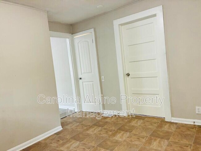 Foto del edificio - 308 W Sullivan St