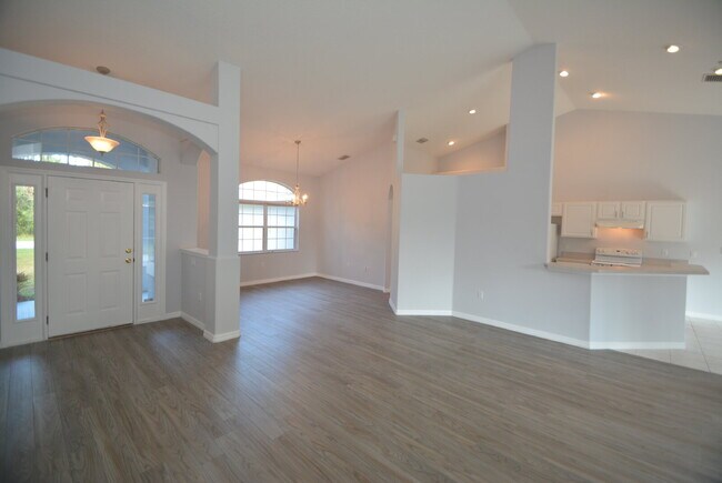 Building Photo - "Charming 3-Bed Oasis in Palm Coast - 1,85...