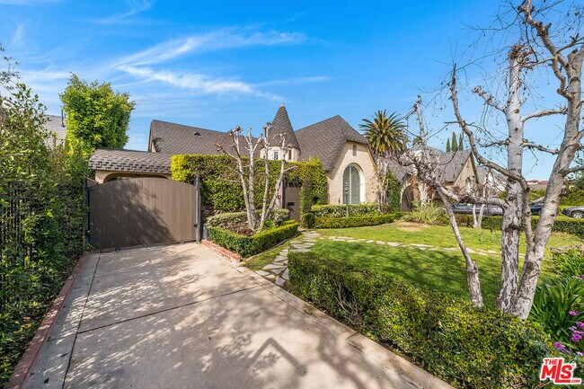 Building Photo - 1217 S Genesee Ave