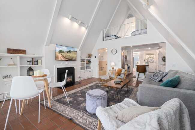 Building Photo - 11704 Dogwood Dr