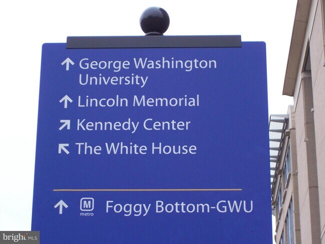 Foto del edificio - 3 Washington Cir NW