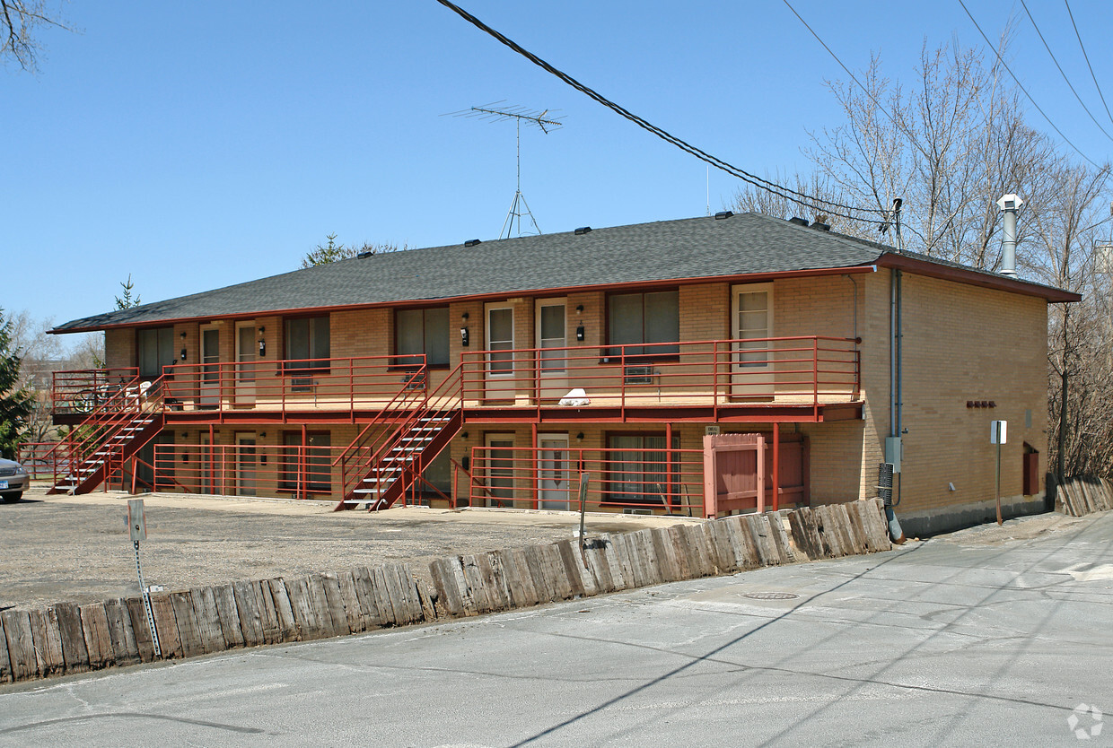 Primary Photo - 208 7th St W
