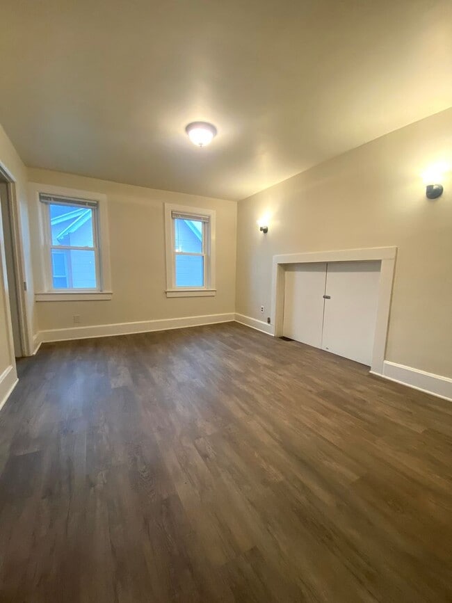 Building Photo - 808 Cherry St