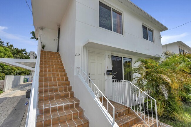 Foto del edificio - 1965 SW 17th Ct