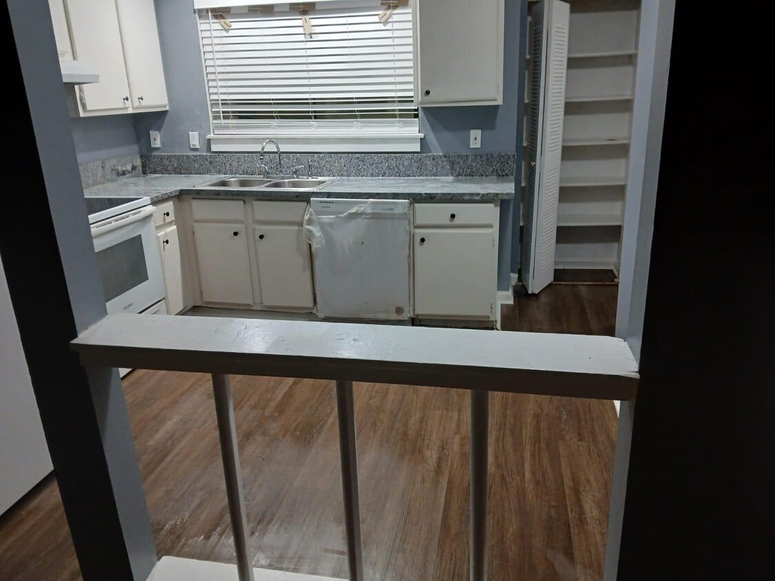 Primary Photo - 3575 Oakvale Rd