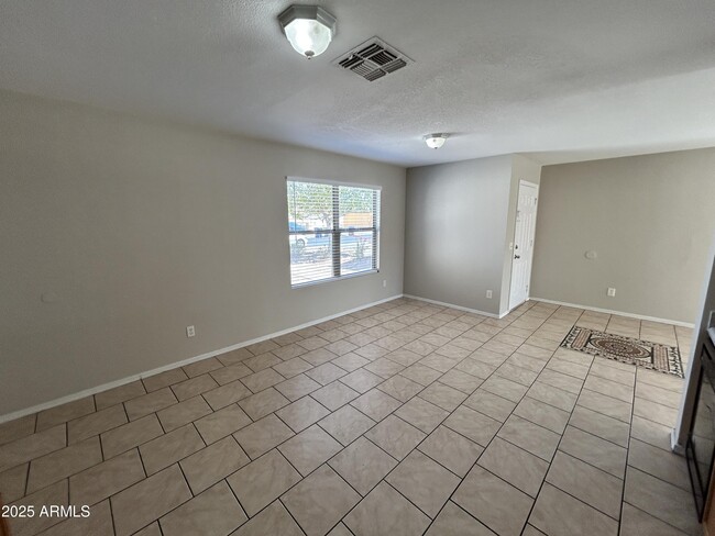 Building Photo - 11613 W Bloomfield Rd