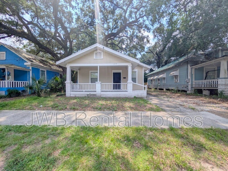 Foto principal - 1452 E 15th St