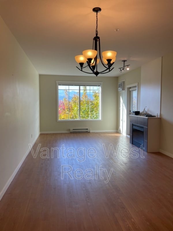 Building Photo - 3739-3739 Casorso Rd