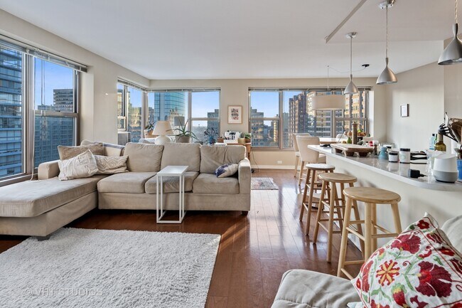 Foto del edificio - 2970 N Lake Shore Dr