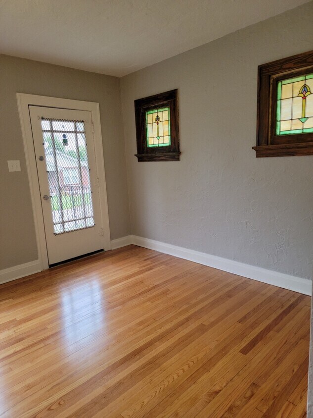 Living Room - 9436 Holtwood Rd