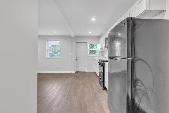 Building Photo - 1100 Mt Holly St