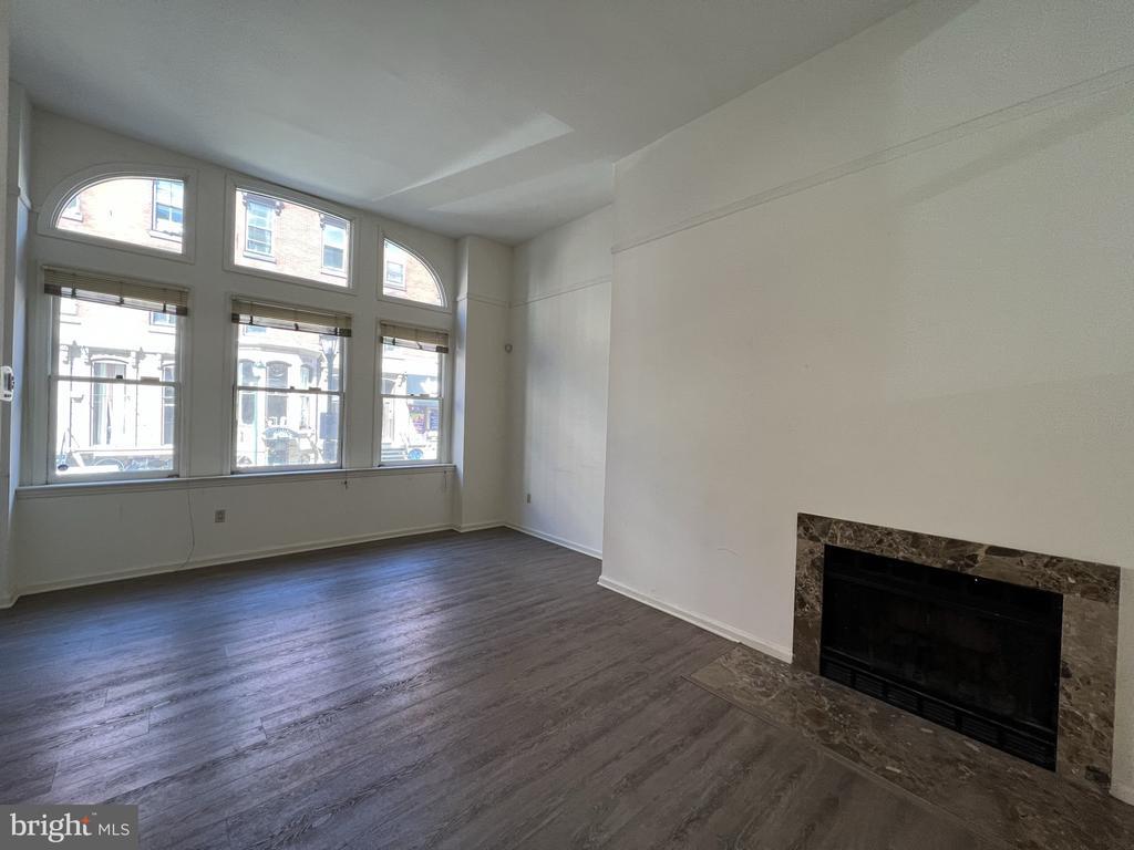Primary Photo - 2020 Walnut St