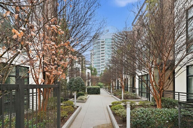 Foto del edificio - 721 Longleaf Dr NE