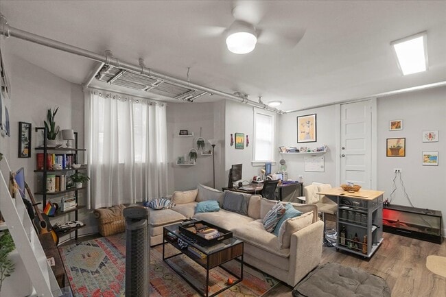 Foto del edificio - 2348 W Addison St