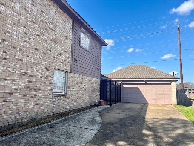 Foto del edificio - 14318 Strutton Dr