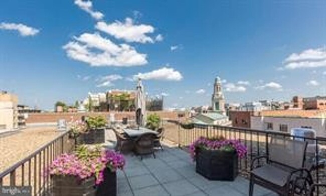 Building Photo - Logan Circle Studio With Custom Kitchen, A...