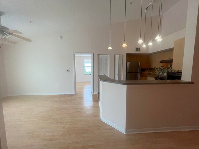 Building Photo - 917 Villa Cir