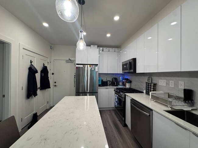 Building Photo - 8447 202 St