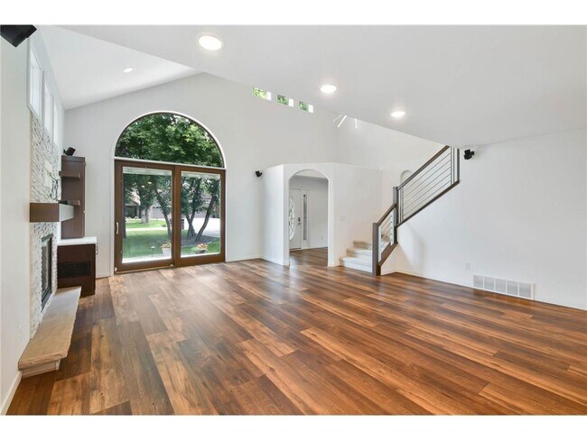 Foto del edificio - 154 Beaton Dr W