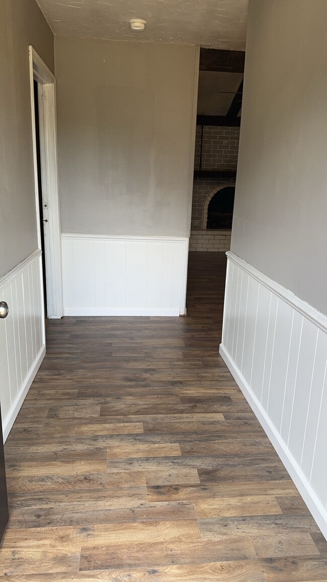 Entry - 704 N Dryden Cir