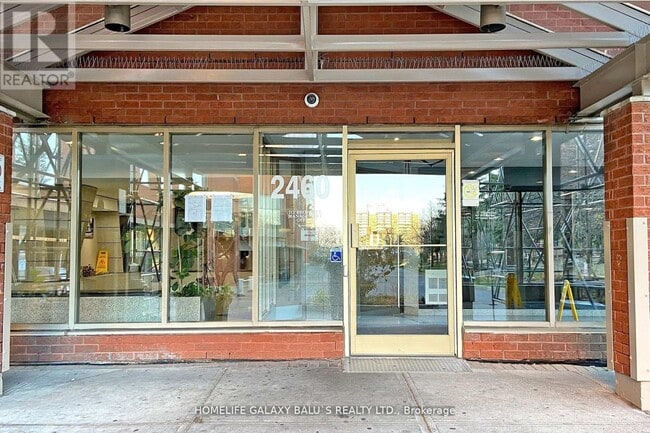 Photo du bâtiment - 2460 Eglinton Ave E