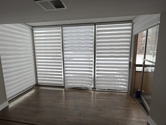 Foto del edificio - 1301 N Western Ave