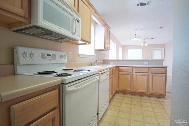 Building Photo - 8061 Stonebrook Dr