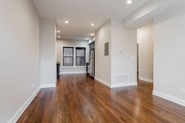 Building Photo - 527 W Barry Ave