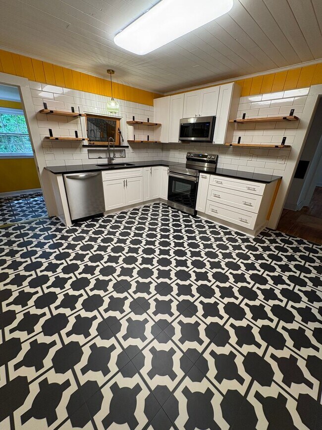 Building Photo - **Newly Renovated 2-Bedroom Home on Petree Road**