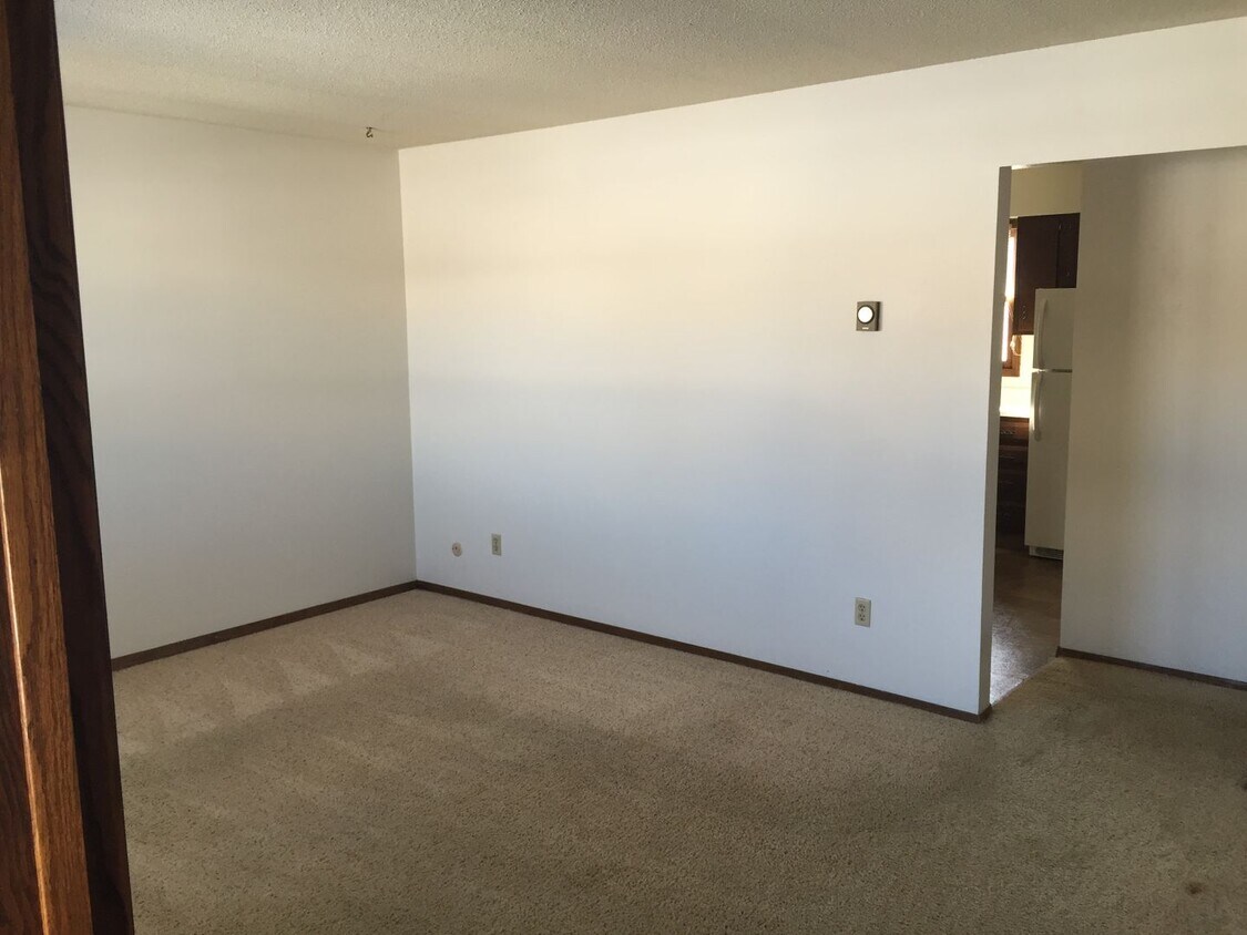 422428 8th Ave NE Unit 426, Watertown, SD 57201 Room for Rent in