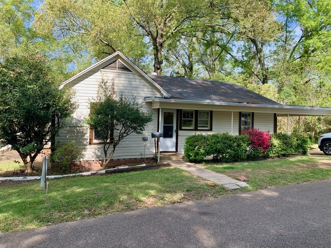 Building Photo - 408 W Carolina Ave