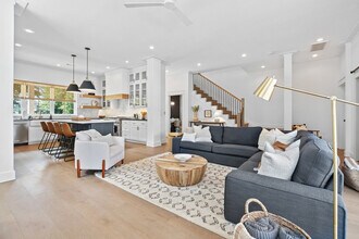 Building Photo - 404 NW 4th St