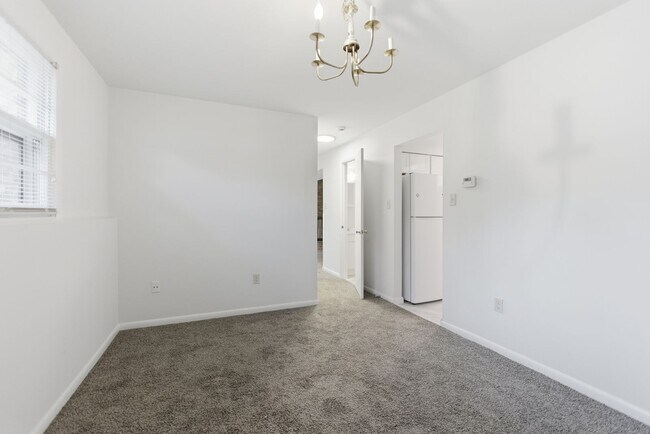 Foto del edificio - Charming 3 BR/2.5 BA Single-Family Home in...