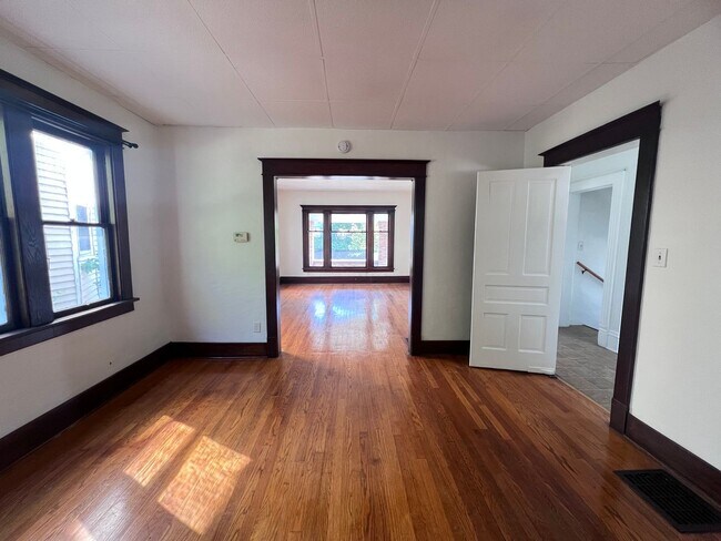 Foto del edificio - Charming Four Bedroom Home on SE Side!