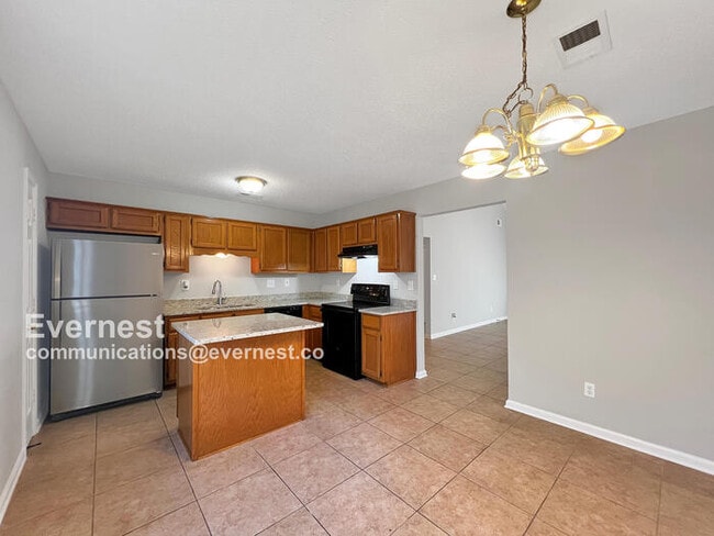 Building Photo - 7036 Foxhall Dr