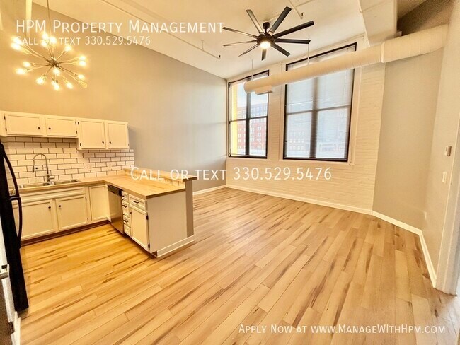 Foto del edificio - Call 330-529-5476 To Schedule A Showing!