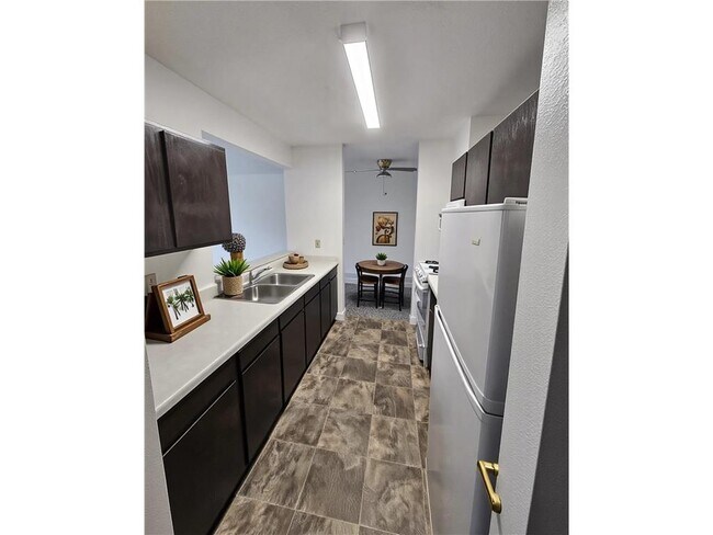 Foto del edificio - 306 S East St