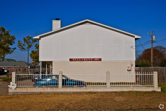 Foto del edificio - Hillcrest Apartments