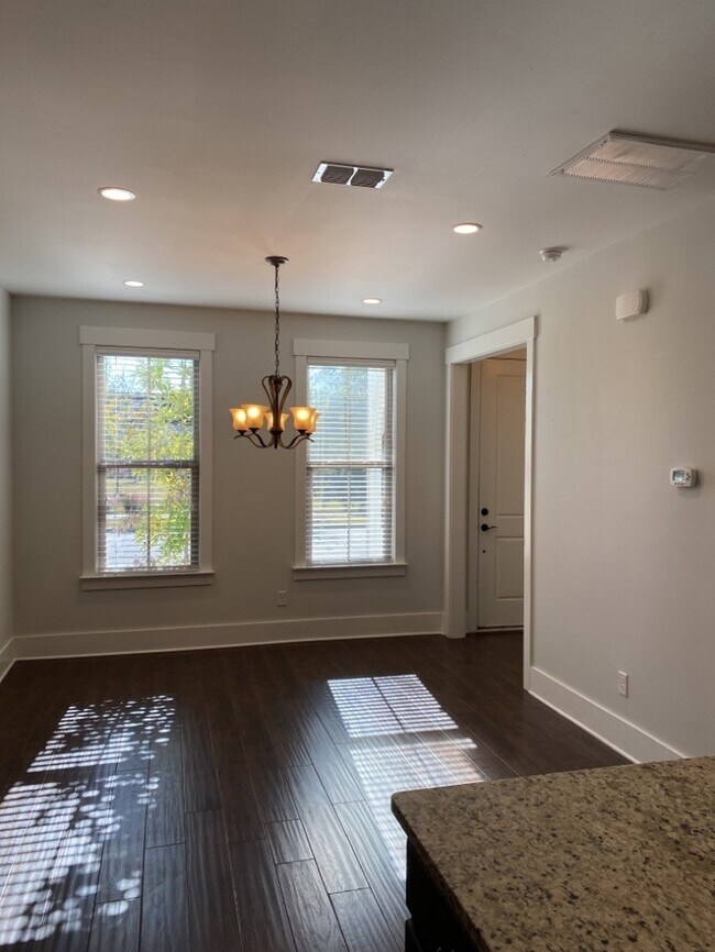 Foto del edificio - 250 Oak Park St