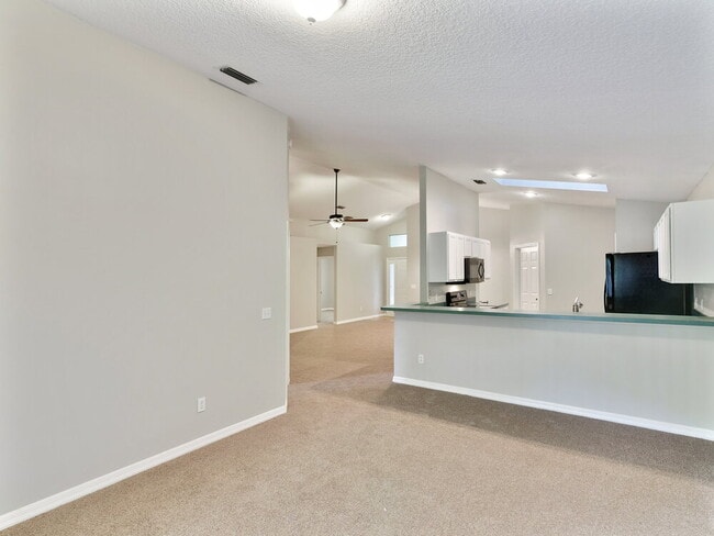 Building Photo - 343 S Lancelot Ave