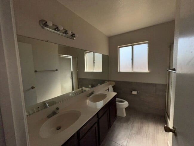 Building Photo - Freshly painted home close to shopping and...