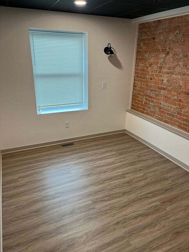 Foto del edificio - 201 Paquin St E